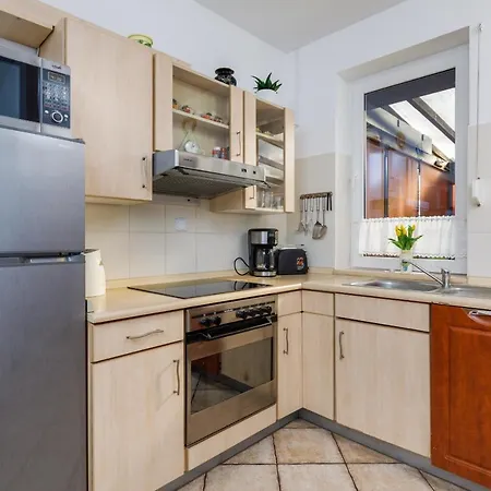 Apartment With Veranda Torunska By Renters
